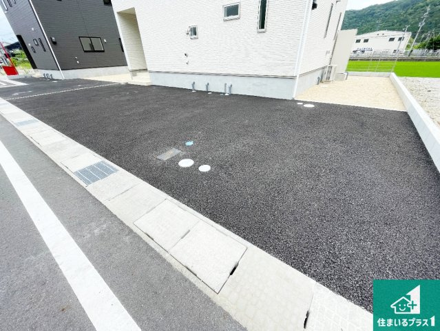 駐車スペース！散水栓があるので、こまめに愛車を洗えます！