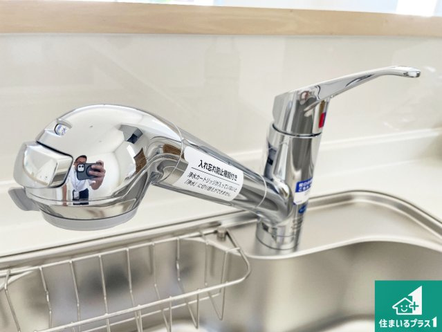 浄水器を内蔵！炊飯時、お茶を作る時に安心してお水を使えます！お湯と冷水、浄水と原水、シャワーの切替えもワンタッチです！