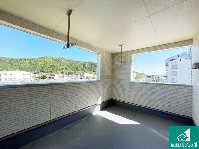日当たりのよいバルコニー！お部屋が開放的に！