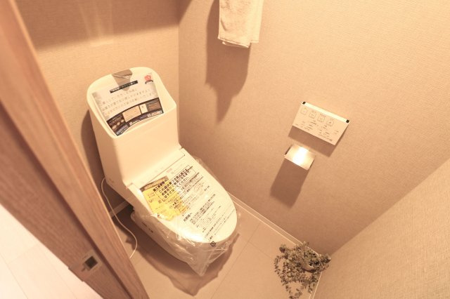 ウォシュレットと手すりのあるトイレを標準仕様