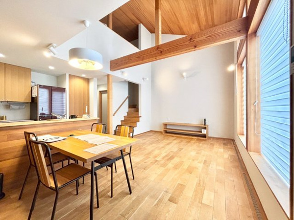 【新潟市北区太夫浜の中古戸建てのリビングダイニング】
