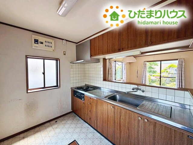 広々とした作業スペースなので休日はお子様と一緒に並んでご飯を作るのも楽しそうですね♪