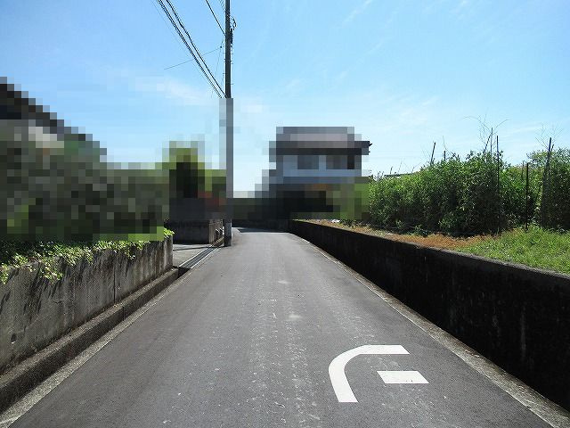 前面道路含む現地写真です
