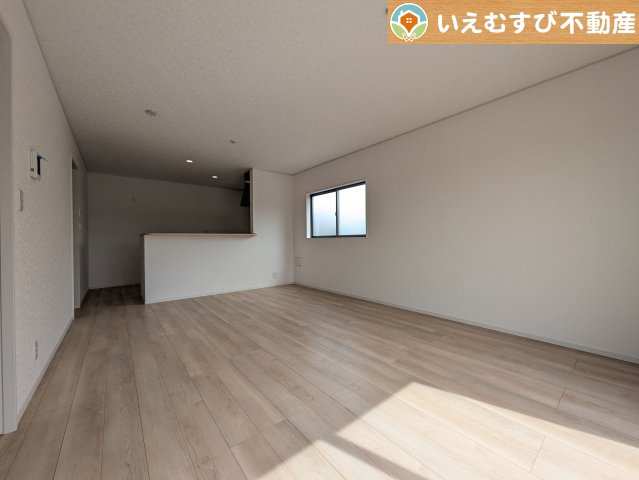ご家族みんながゆったりくつろげるリビング　ゆとりの空間でくつろいだり遊んだり、家族の時間が楽しみですね♪