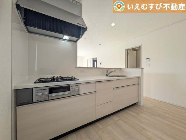 機能性収納性に溢れるキッチン。　収納もたっぷり付いていてすっきり片付く！毎日楽しくお料理が出来そうです！