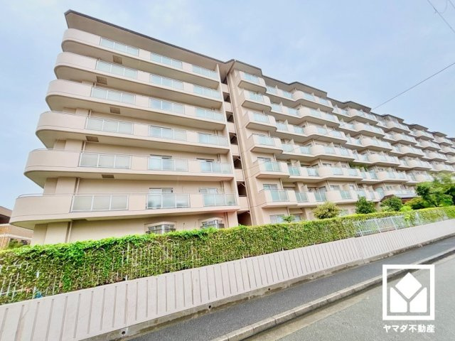 最寄りの阪神武庫川線「東鳴尾」駅までは傾斜が少ないほぼ平担な道のりで、自転車やベビーカーでの移動もスムーズになります。