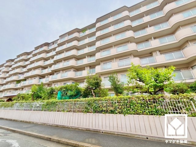 「西宮市立鳴尾東小学校」まで徒歩6分。低学年のお子様の通学にも無理のない距離です。