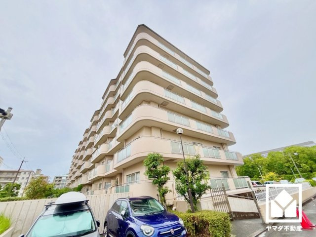 広々23.8帖のLDKが魅力。家族全員がリラックスできる、ゆったりとした快適リビングで温かい団らんの時間を。