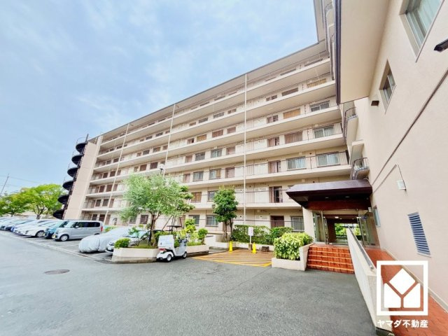室内洗濯機置場がございますので、天候に左右されず洗濯していただけます。