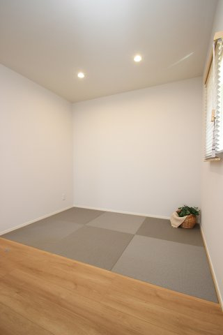 あるとうれしい畳コーナー。お子様のお昼寝やご家族のリラックススペースとしても◎【プラン例】建物価格1900万円、建物面積94.39？
