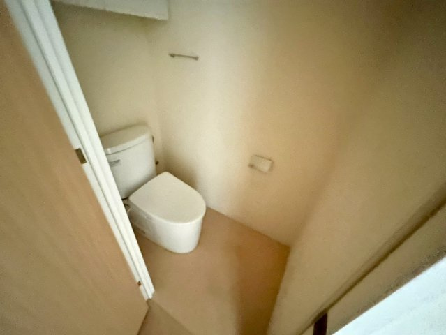 トイレは大きさや形、機能、抗菌性などが異なる多種多彩なタイプが各メーカーから出ています。それぞれに良さがあるため、事前にどういったタイプのトイレがいいのかをご家庭内で決めて、内見に行くといいでしょう。