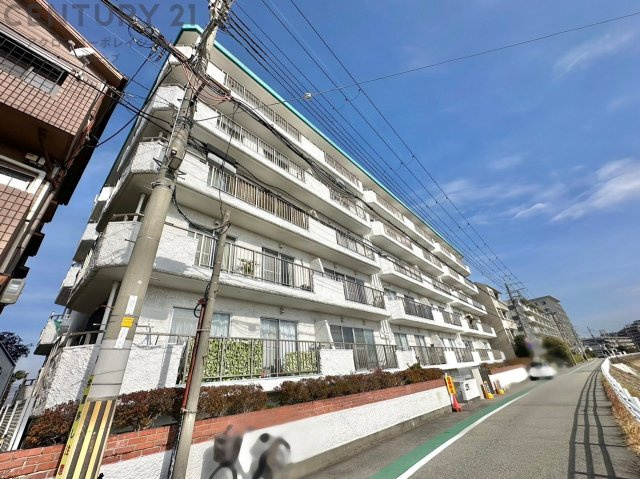鉄筋コンクリート造8階建て