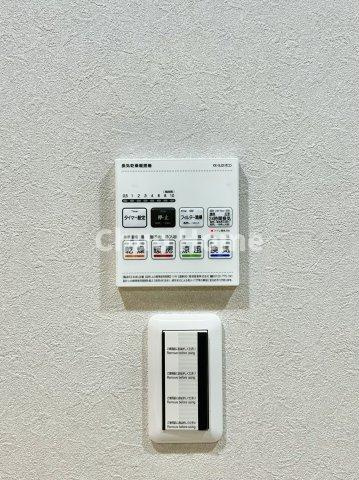 【浴室乾燥機】暖房・冷風・換気・乾燥が可能です。毎日を快適に過ごせるうれしい機能が揃っています。雨の日の洗濯物も安心です。