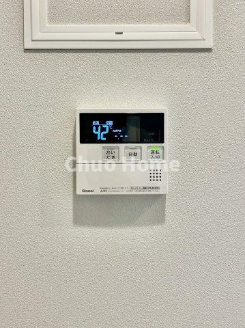 【給湯リモコン】外での一日を忘れさせてくれるオートバス機能でお好みの湯量・温度に調整された浴槽。