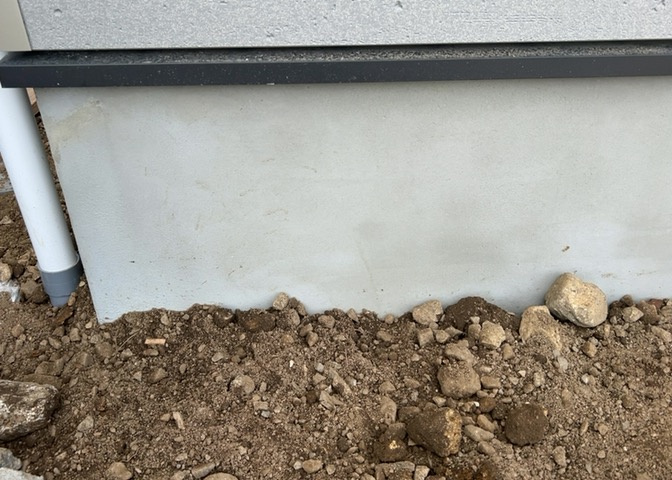 木造住宅とは土台、壁、柱など建築物の強度を支える構造体の材に木が使用されている構造を指します。構造体は建物の自重を支えるだけではなく風圧や水圧、積裁荷重などあらゆる衝撃に耐えるための基礎です。