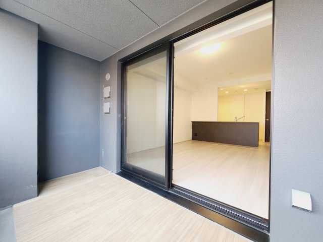 〇ワイドバルコニーはリビングとの連続した一体感が生まれ、居室全体をが広く見えます。