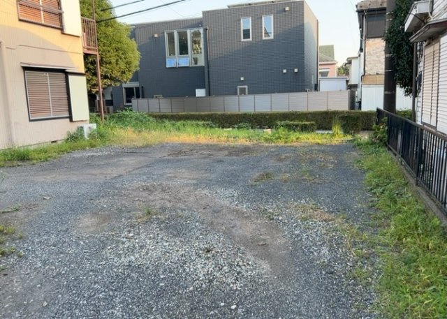 隣家の土地はどうなっているのか、生活利便施設が近くにあるのか、学校まで近いかなど、お客様のライフスタイルにあわせたイメージが重要です。また、近くにあると困る施設が近くにないかも確認するといいでしょう。