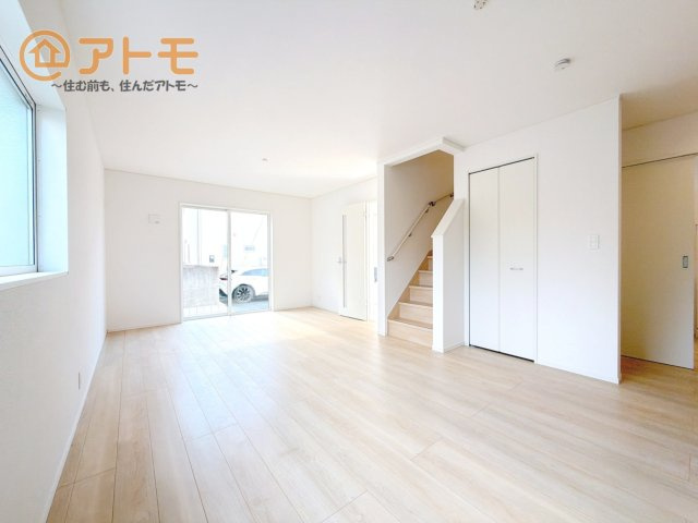 広々と開放的なLDKは、家族が自然と集まる広さ♪お子様のリビング学習にもピッタリ♪