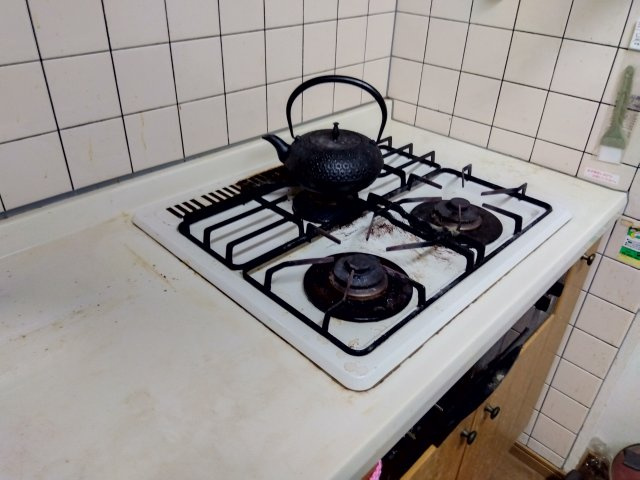 3口コンロなのでお料理が快適に出来そうですね。調理スペースが広々としているので楽しくお料理出来ますね。