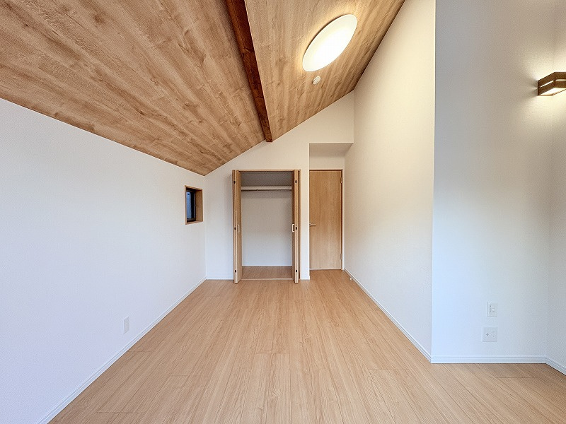 2階7.5帖/さまざまな家具を取り入れやすいナチュラルな内装。