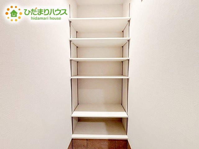 収納があれば物を整理整頓しやすく、部屋が常にすっきりとした状態を保てます。