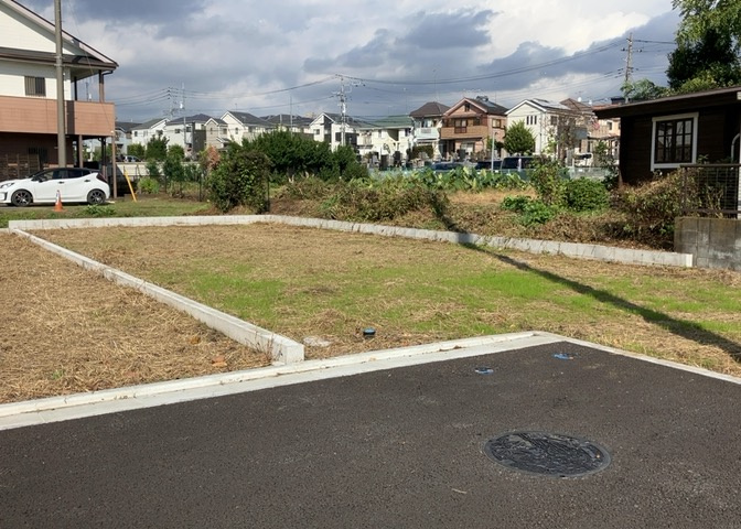 隣家の土地はどうなっているのか、生活利便施設が近くにあるのか、学校まで近いかなど、お客様のライフスタイルにあわせたイメージが重要です。また、近くにあると困る施設が近くにないかも確認するといいでしょう。