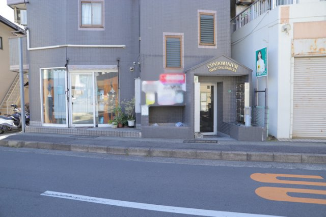外観はマンション管理がされているかの目安になります。築年数が古いと、壁面は劣化してひび割れが生じることも！建物が古びていても細かいところが修繕されていると、きちんと管理されているなぁと感じるでしょう。