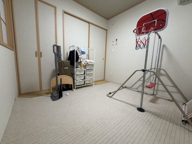 カーペットを敷けばお子様の遊び部屋になります。