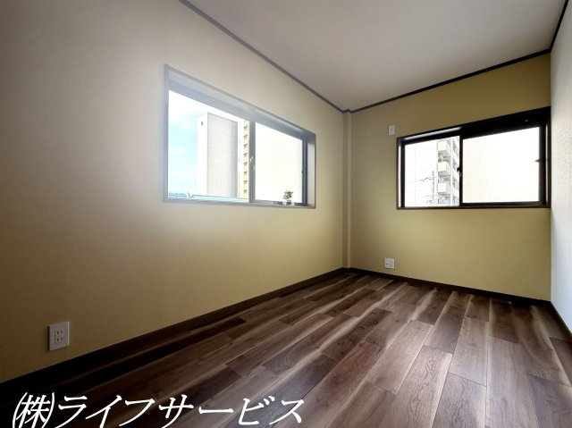 3階洋室4.5帖(1)／クローゼット有！窓2面あり！
