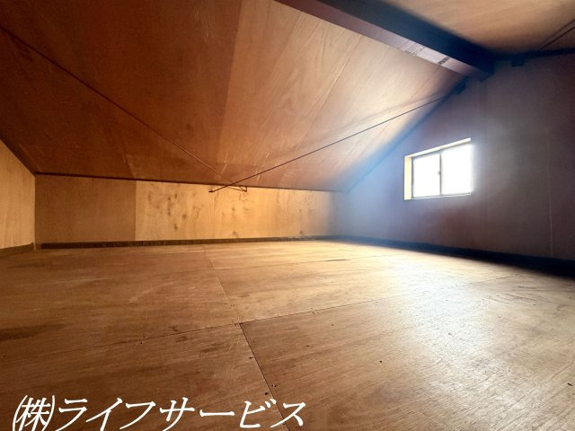 屋根裏収納有