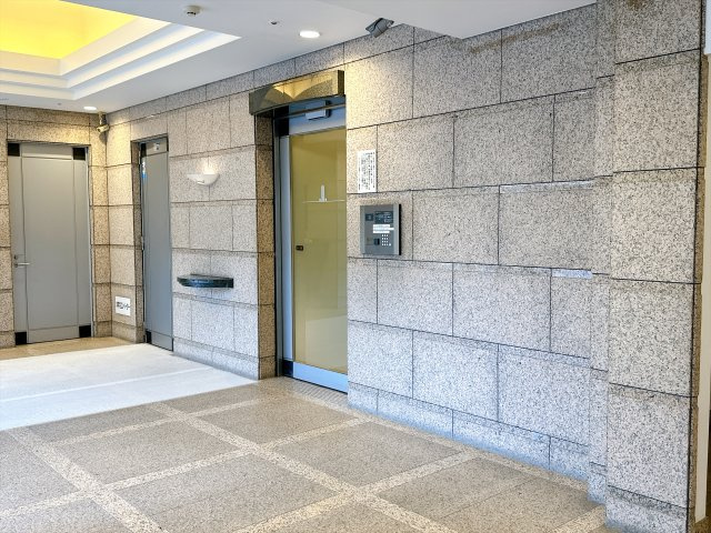 洗練されたエントランスがお出迎え♪