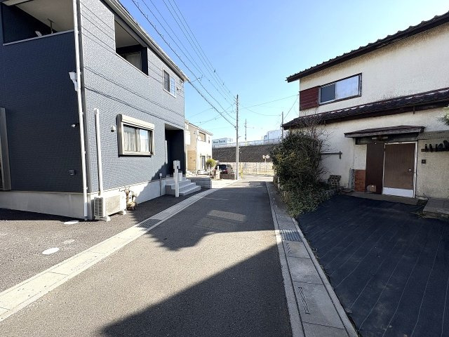 カースペースにはお車を2台駐車可能（車種による）！室内大変綺麗にお使いです♪　ご見学の際は弊社までお気軽にご連絡ください！