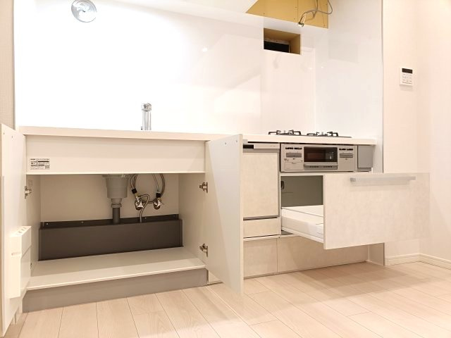 【キッチン収納】　キッチン収納付きで、調理器具や食材もすっきり整理