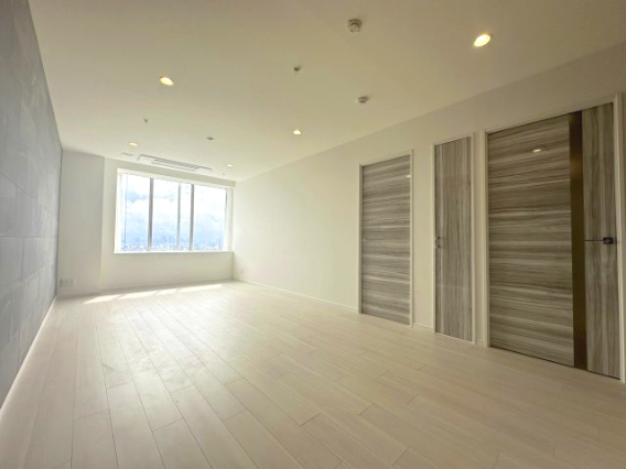 南西向きで長い時間明るいお部屋です