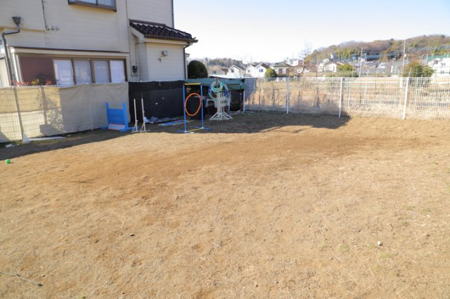 隣家の土地はどうなっているのか、生活利便施設が近くにあるのか、学校まで近いかなど、お客様のライフスタイルにあわせたイメージが重要です。また、近くにあると困る施設が近くにないかも確認するといいでしょう。