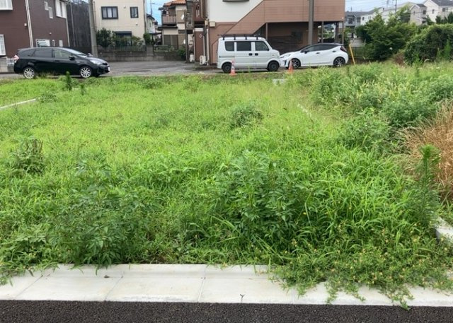 土地を買う際、住む地域の自治体や福祉の補助制度にも注目してみましょう。子供や老人の医療補助やゴミ出しのルールなど、自治体によってルールに大きな違いがあるため、暮らしやすい土地で判断するとよいでしょう。