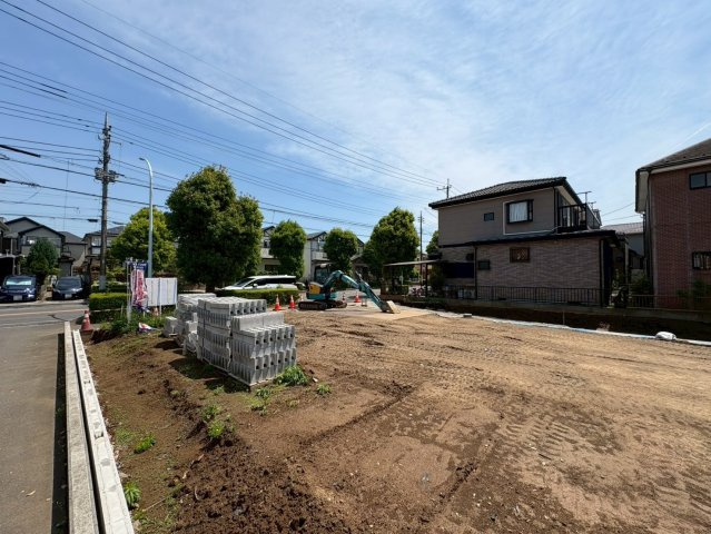 A区画　バス停から徒歩4分！閑静な住宅地、角地！花田小学校まで徒歩2分(約160ｍ)お子様の通学は安心！スーパーマルサン越谷花田店徒歩5分(350ｍ)お買い物は近くて便利！お気軽にお問い合わせください