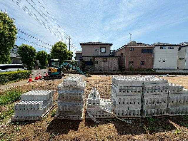 A区画　バス停から徒歩4分！閑静な住宅地、角地！花田小学校まで徒歩2分(約160ｍ)お子様の通学は安心！スーパーマルサン越谷花田店徒歩5分(350ｍ)お買い物は近くて便利！お気軽にお問い合わせください