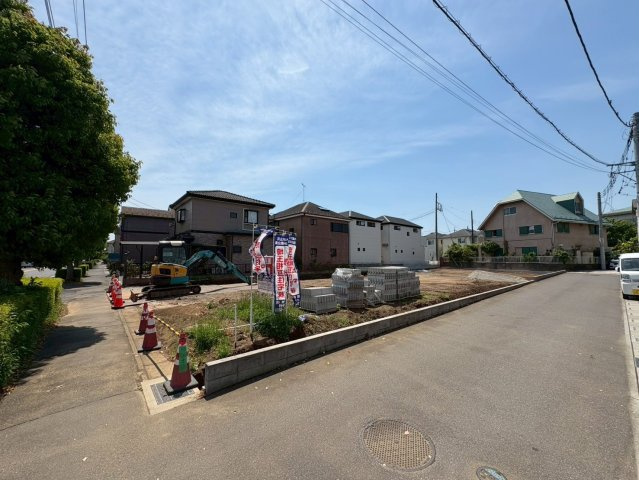 A区画　バス停から徒歩4分！閑静な住宅地、角地！花田小学校まで徒歩2分(約160ｍ)お子様の通学は安心！スーパーマルサン越谷花田店徒歩5分(350ｍ)お買い物は近くて便利！お気軽にお問い合わせください