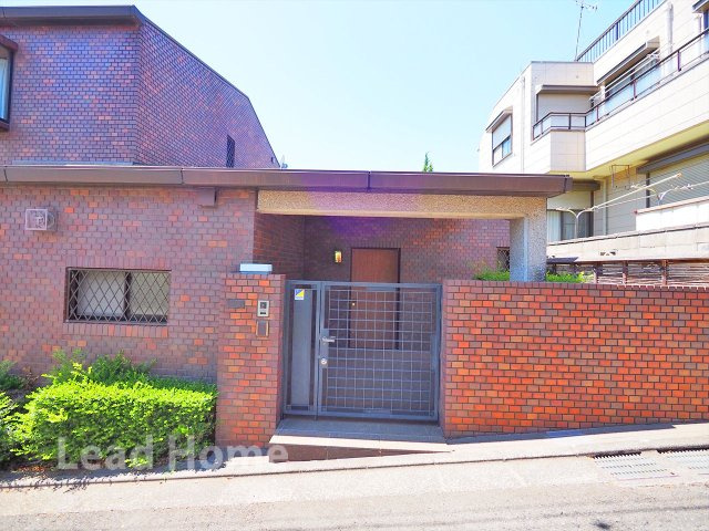 見通しの良い角地に位置する見映えの美しい区画です！日当たりが良く明るい空間づくりが期待できます