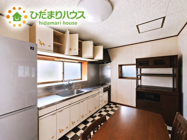 キッチンの主役は奥様です。　使いやすいことはもちろん、料理をしながら家族との会話がはずんだり、収納充実のキッチンであること・・奥様にとってより良い空間にと考えられたキッチンです(*^^*)