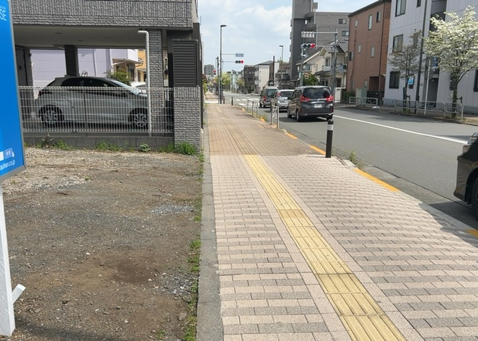 土地の形が極端に長細かったり、狭小地、あるいは道路との高低差がある傾斜地だった場合、後々売ろうとしても買い手がつかない場合もあります。後々、売却することになった時に価値の下がらない土地を選びましょう。