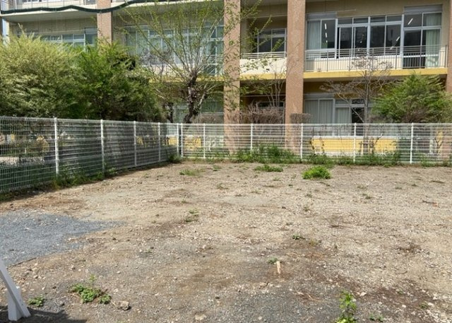 土地を買う際、住む地域の自治体や福祉の補助制度にも注目してみましょう。子供や老人の医療補助やゴミ出しのルールなど、自治体によってルールに大きな違いがあるため、暮らしやすい土地で判断するとよいでしょう。