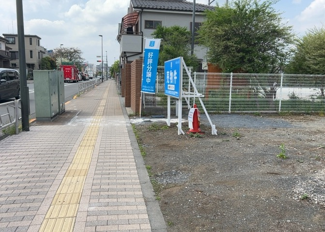 土地購入を検討されている場合、境界杭がない状態で購入してしまうと境界確定測量をする必要があり、費用がかかります。購入の前に、売主、隣土地所有者立ち合いのもと境界を確定し境界杭を設置するのがベストです。