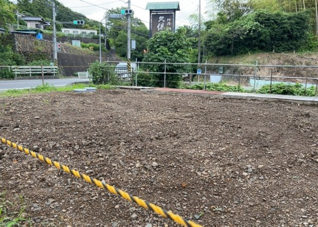 土地の形が極端に長細かったり、狭小地、あるいは道路との高低差がある傾斜地だった場合、後々売ろうとしても買い手がつかない場合もあります。後々、売却することになった時に価値の下がらない土地を選びましょう。