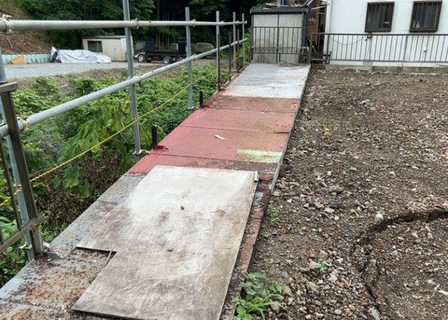 土地を買う際、住む地域の自治体や福祉の補助制度にも注目してみましょう。子供や老人の医療補助やゴミ出しのルールなど、自治体によってルールに大きな違いがあるため、暮らしやすい土地で判断するとよいでしょう。
