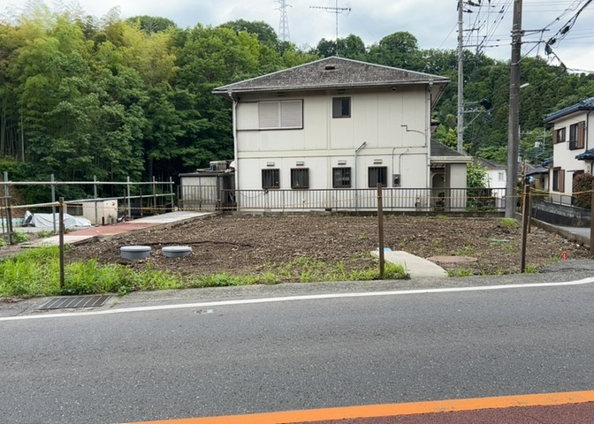 隣家の土地はどうなっているのか、生活利便施設が近くにあるのか、学校まで近いかなど、お客様のライフスタイルにあわせたイメージが重要です。また、近くにあると困る施設が近くにないかも確認するといいでしょう。