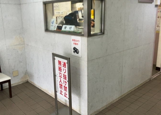 エントランス付近には管理員室が設けられており、日勤管理体制で住まいの安全と快適をサポートしています。管理が行き届いているため共有部分も美しく保たれており、防犯面でも頼もしい安心感があります。