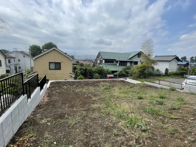 人が暮らすうえで日光は大切な要素となります。日当たりの良さは譲れないポイントですね。併せて近くに大きな建築物の建築予定がないか、あるいはそれが可能な土地が近くにないか事前に確認することもお勧めします。