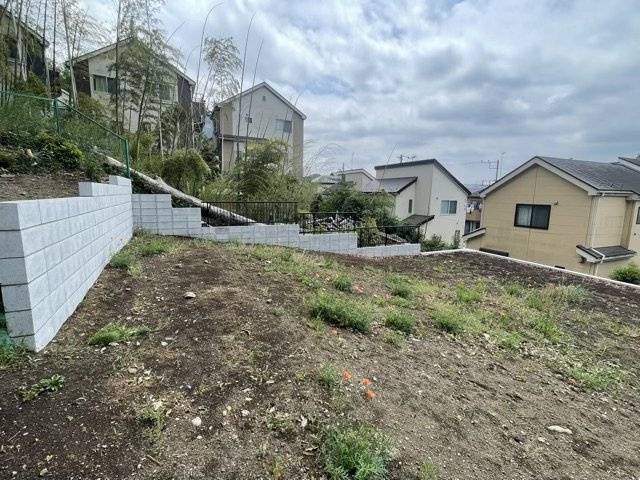 物件の詳細については、現地を見てわかること以外に、役所や法務局などで調べないとわからないことがあります。そのため、現地に行く場合は、もしこの物件を買ったらどのような生活ができるかをイメージしましょう。